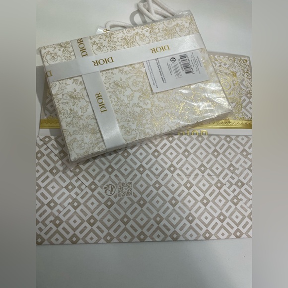 Dior Gift Notebook with Gift Packaging Set - Picture 9 of 15